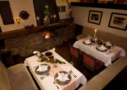 ...in unserem Restaurant am Kamin... Ein wunderbarer Platz am Kamin