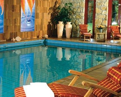 Unser Indoor Pool - tauchen Sie ein! Eine Runde schwimmen...