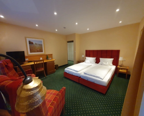 Beispiel Komfortzimmer Geräuchertes Doppelzimmer im Landhotel Schwallenhof, komfortabel und gemütlich.
